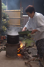 早起きして奮闘するおばあちゃん