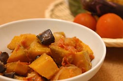 材料は、にんにく、たまねぎ、トマト、かぼちゃ、なすび。