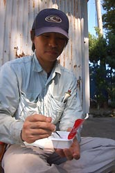 「・・・・。」無言で食べます。
